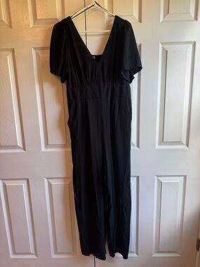 Old Navy Women's Black V-Neck Jumpsuit Dress